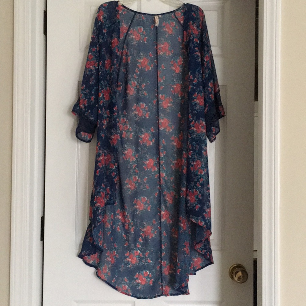 Beautiful Long Floral Kimono XS